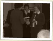 (13/85): Nagrod Dyrektora odbiera p. Grayna Napieraj.