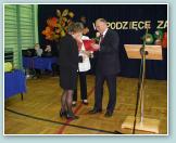 (16/54): Pani Lidia Skrobul otrzymuje Nagrod Dyrektora.<br>Zdjcie: Elbieta Rybarczyk