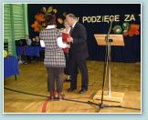 (26/54): Pani Izabela Jarzbska-Pawowska otrzymuje Nagrod Dyrektora.<br>Zdjcie: Elbieta Rybarczyk