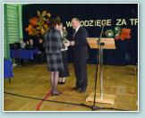 (28/54): Pani  Grayna Napieraj otrzymuje Nagrod Dyrektora.<br>Zdjcie: Elbieta Rybarczyk
